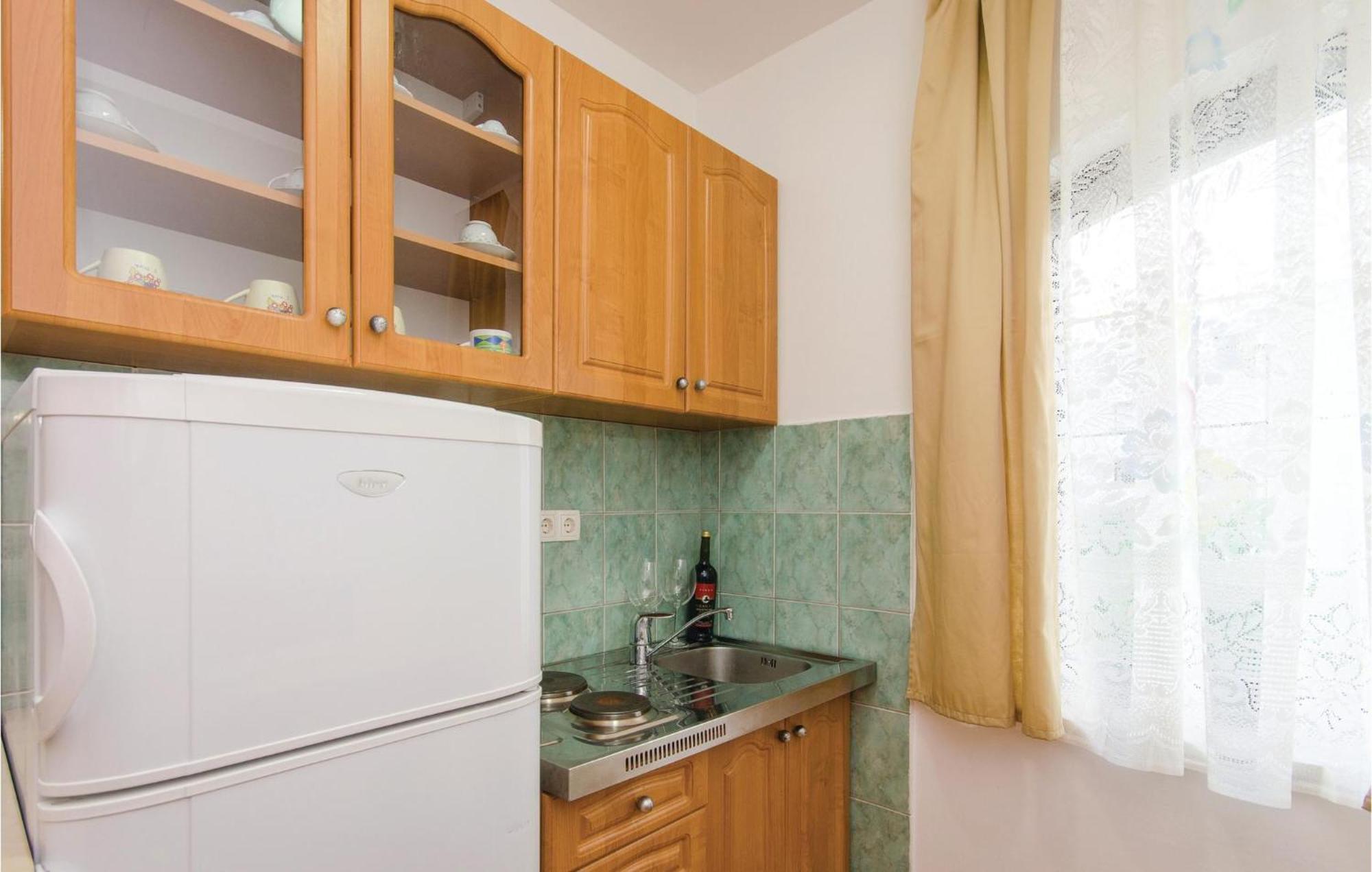 Gorgeous Apartment In Okrug Gornji With Kitchen Trogir Exterior photo